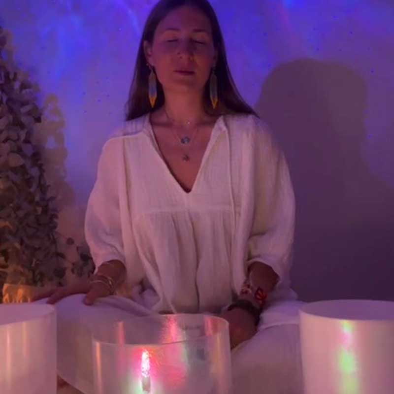 13 Ottobre - 4:00 - 4:45 Sound Healing con Cecilia